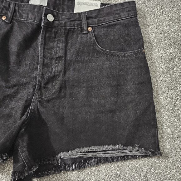 H&M ~ black ~ DENIM SHORTS ~ cotton ~ FRINGED HEM - Picture 2 of 9